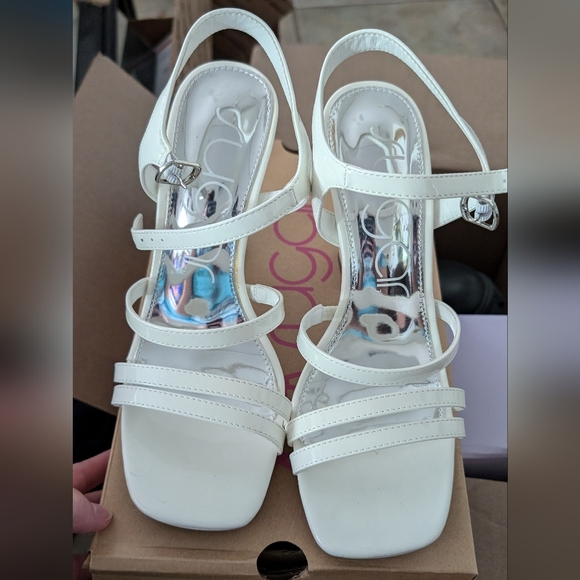 Sugar NWT white heels 8 - Picture 3 of 4